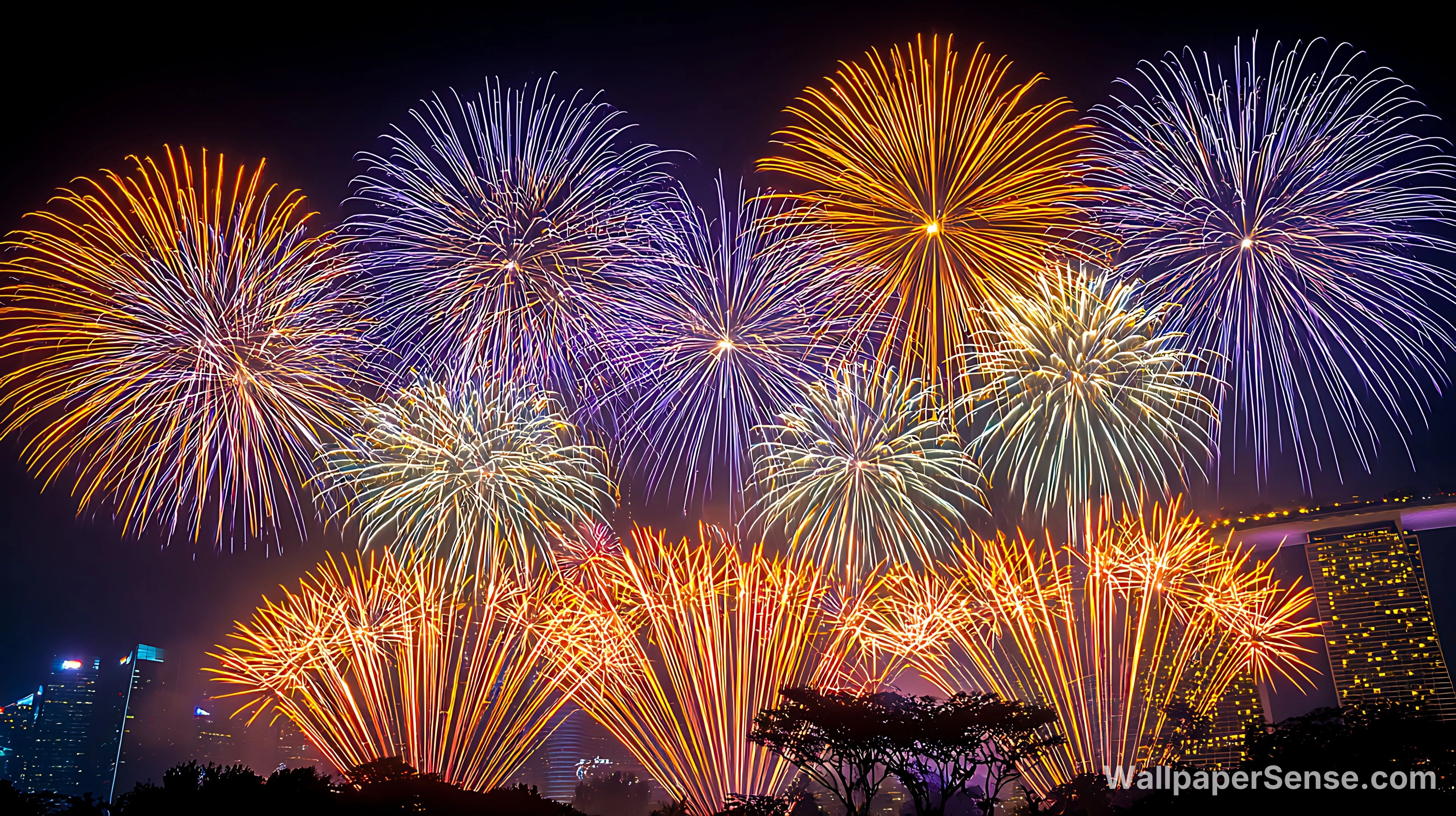 Paysage nocturne avec feux d'artifice japonais 4K pour bureau