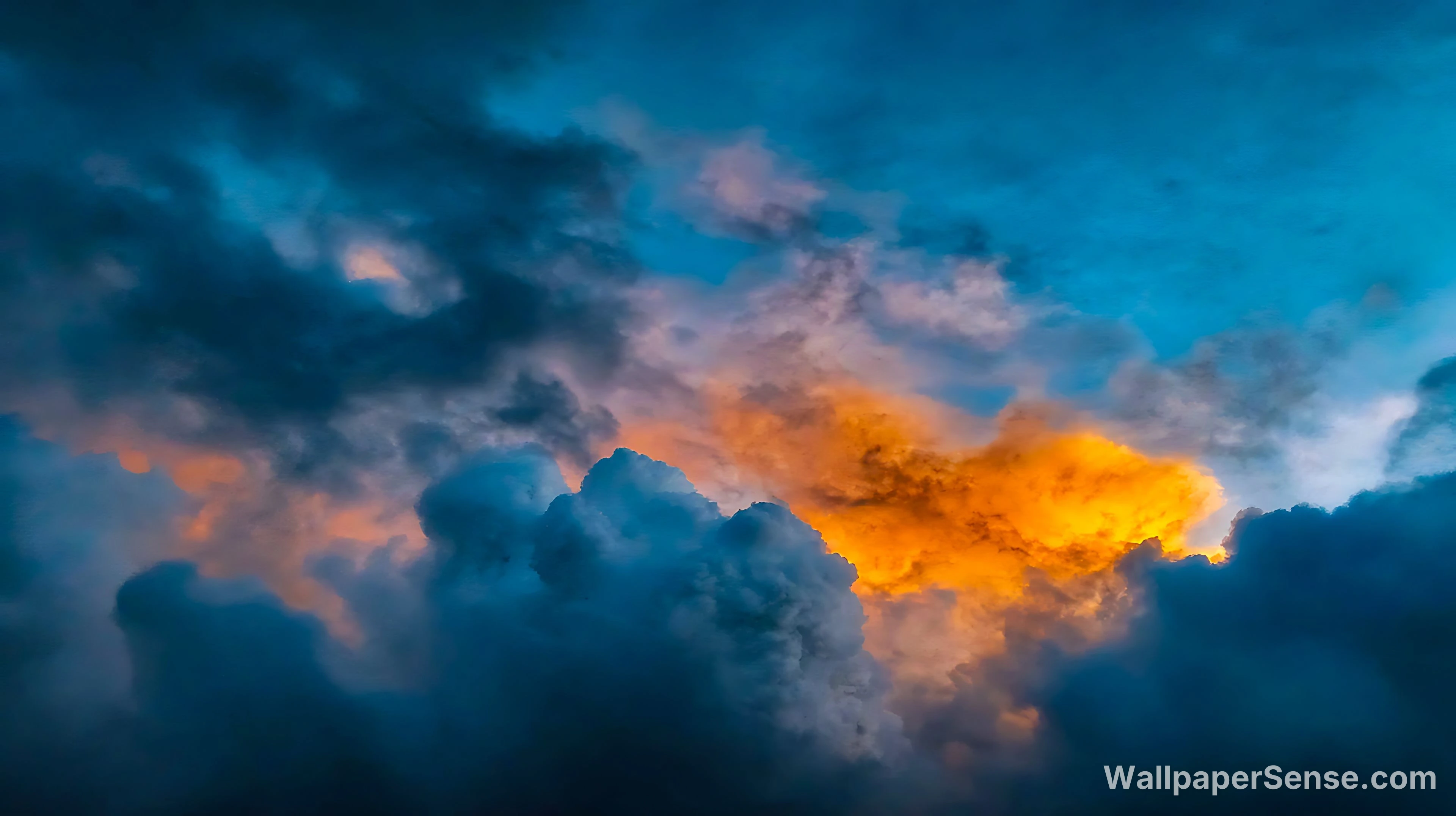 Nuages du coucher de soleil dramatiques 4K Wallpaper pour bureau