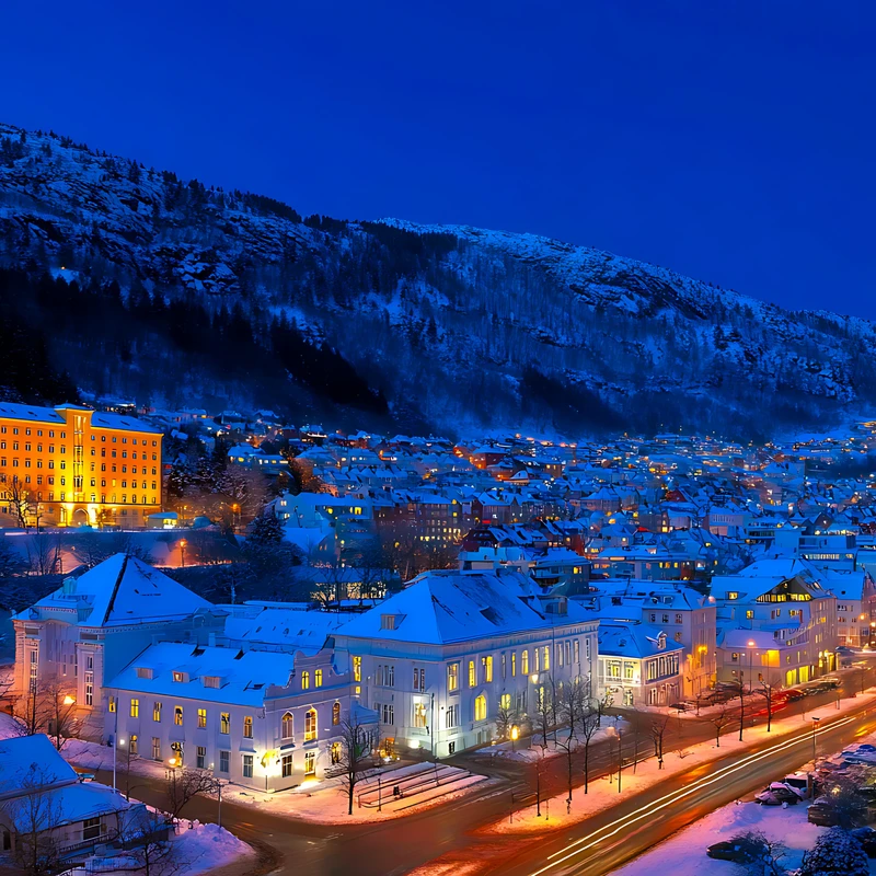 Paysage nocturne d'un village alpin autrichien 4K fond d'écran