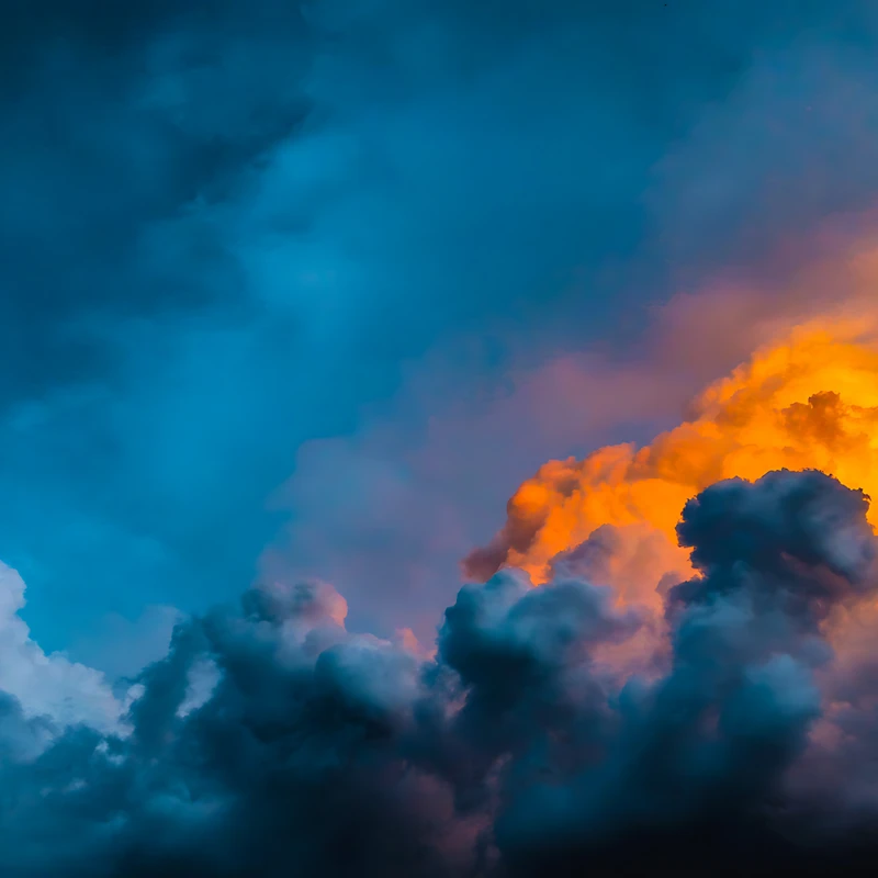 Nuages célestes dramatiques 4K pour fond d'écran