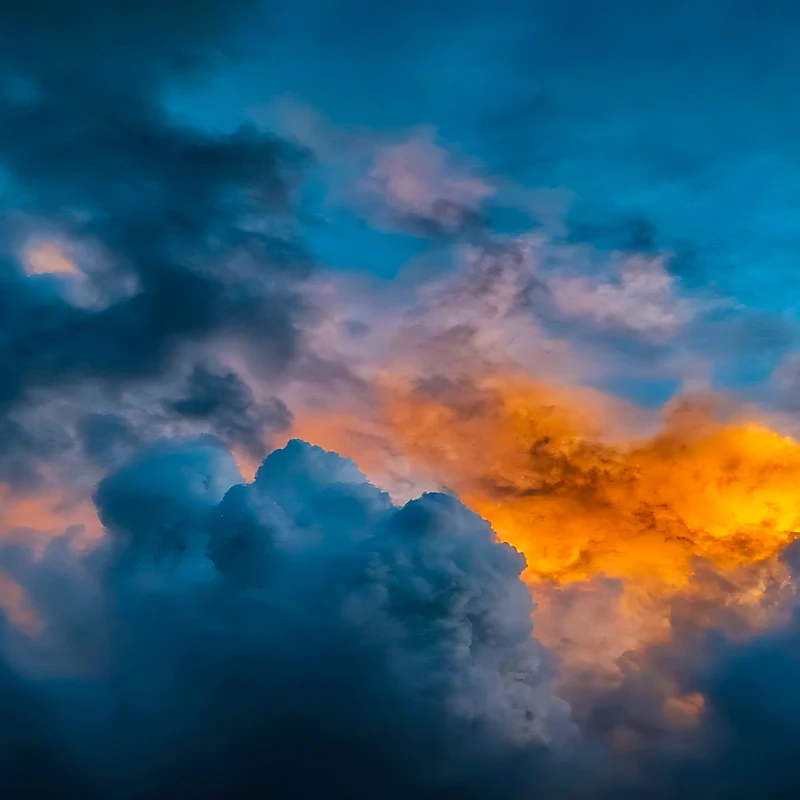 Nuages du coucher de soleil dramatiques 4K Wallpaper pour bureau